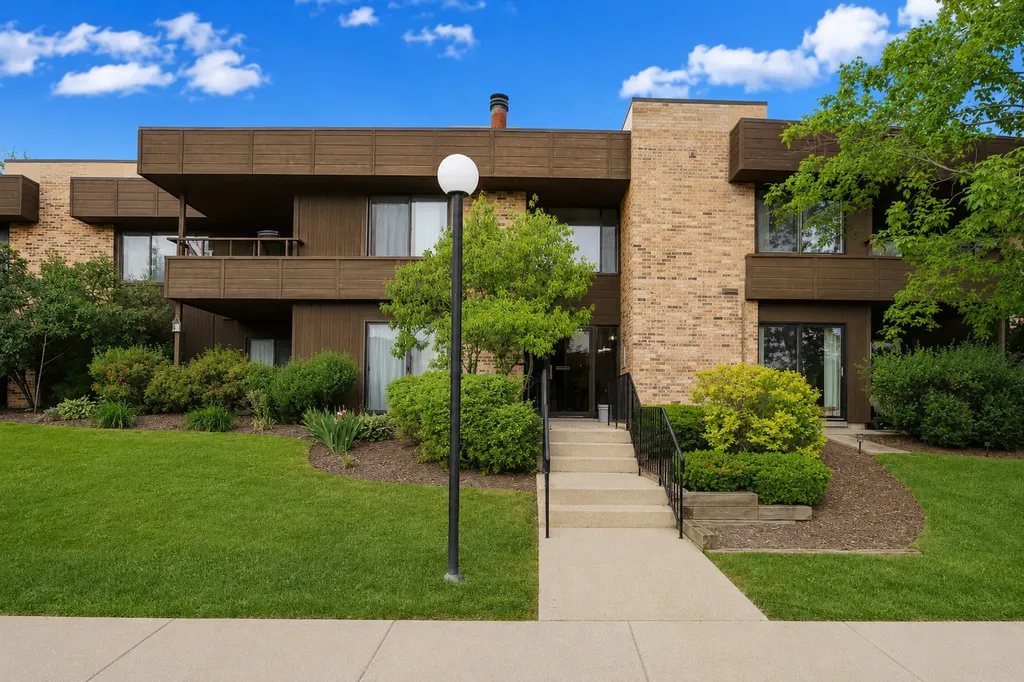1365 North Sterling Avenue Palatine IL 60067