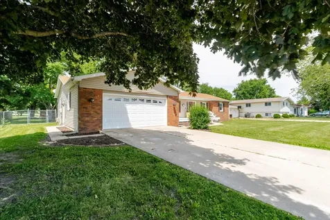 611 East Water Street Farmer City IL 61842