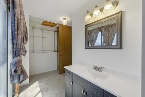 648 Mitchell Court Gurnee IL 60031
