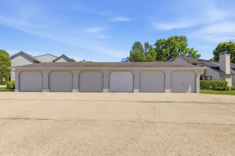 648 Mitchell Court Gurnee IL 60031