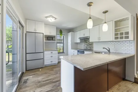 648 Mitchell Court Gurnee IL 60031