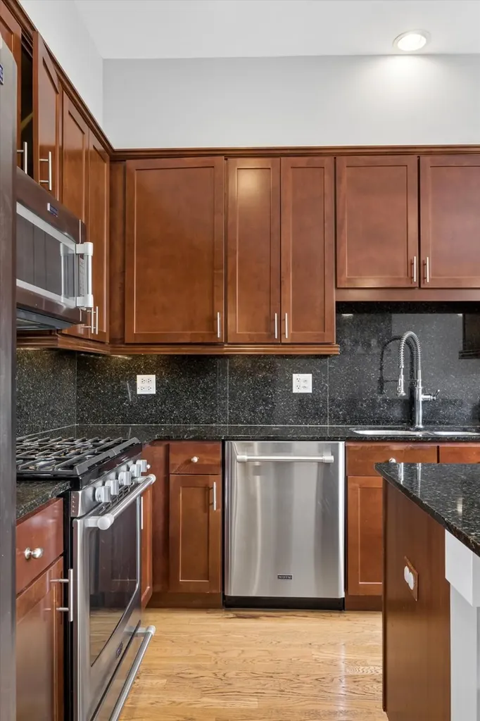 2318 West Wolfram Street Chicago IL 60618