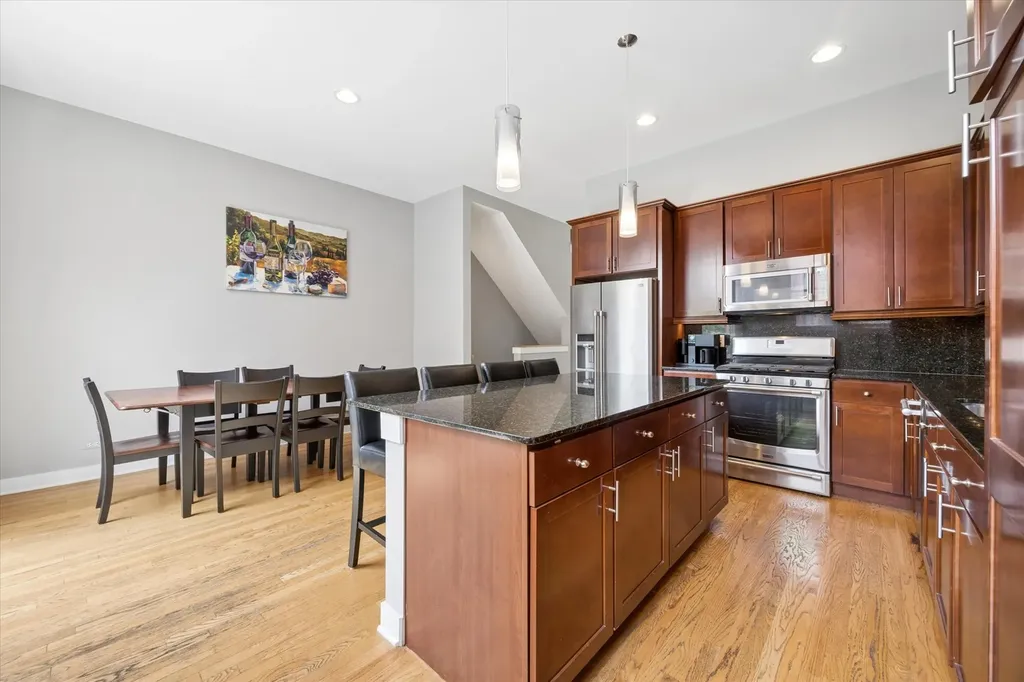 2318 West Wolfram Street Chicago IL 60618
