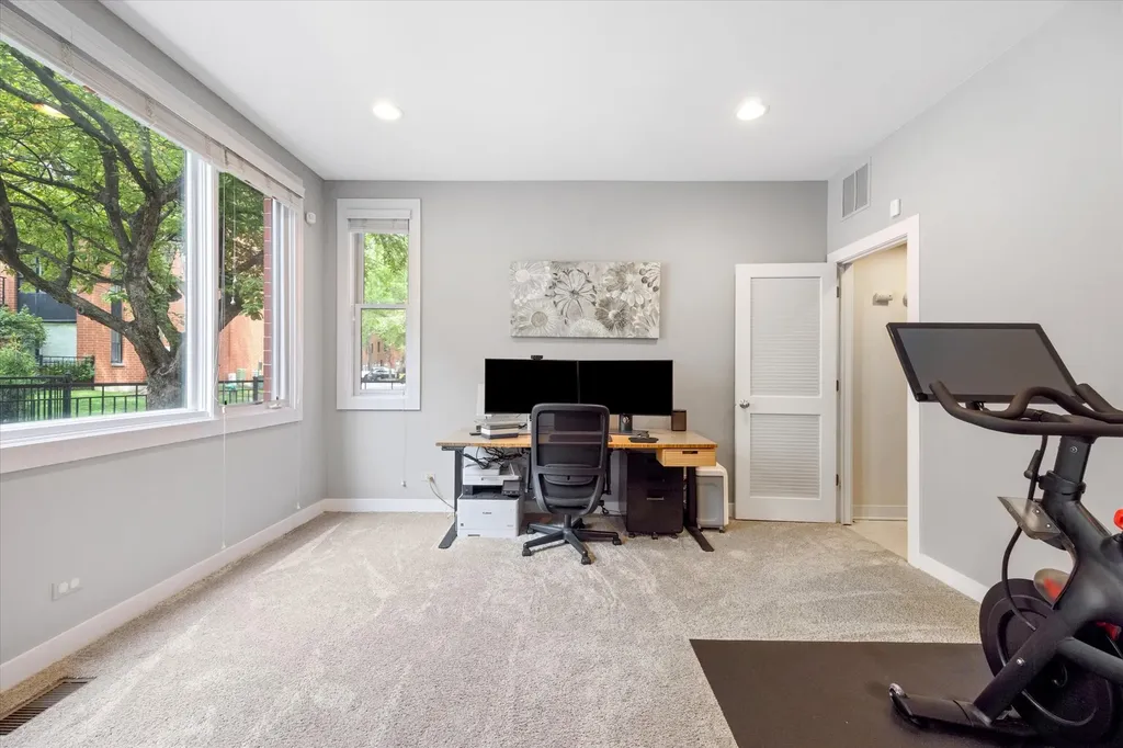 2318 West Wolfram Street Chicago IL 60618