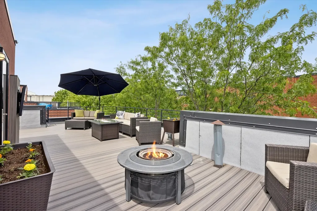 2318 West Wolfram Street Chicago IL 60618