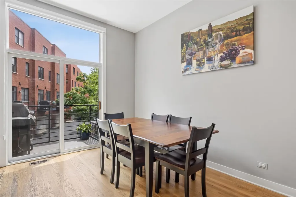 2318 West Wolfram Street Chicago IL 60618