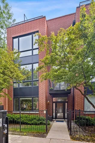 2318 West Wolfram Street Chicago IL 60618