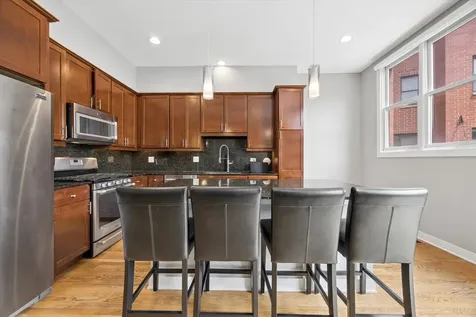 2318 West Wolfram Street Chicago IL 60618