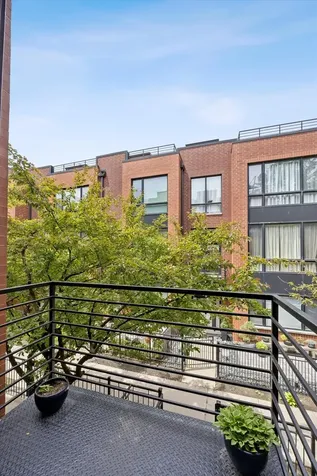 2318 West Wolfram Street Chicago IL 60618