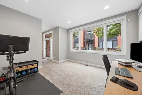 2318 West Wolfram Street Chicago IL 60618
