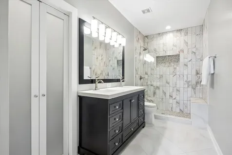 2318 West Wolfram Street Chicago IL 60618