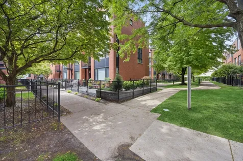 2318 West Wolfram Street Chicago IL 60618