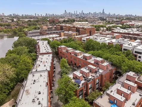 2318 West Wolfram Street Chicago IL 60618