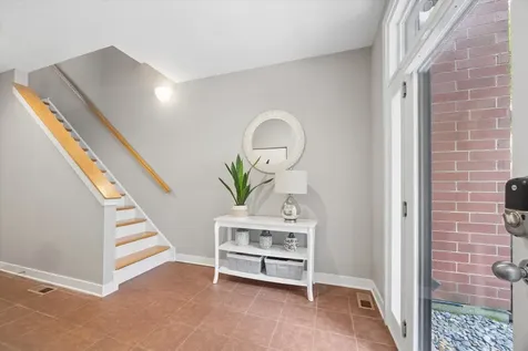 2318 West Wolfram Street Chicago IL 60618