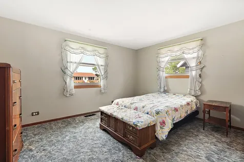 5547 Fairway Drive Crestwood IL 60418
