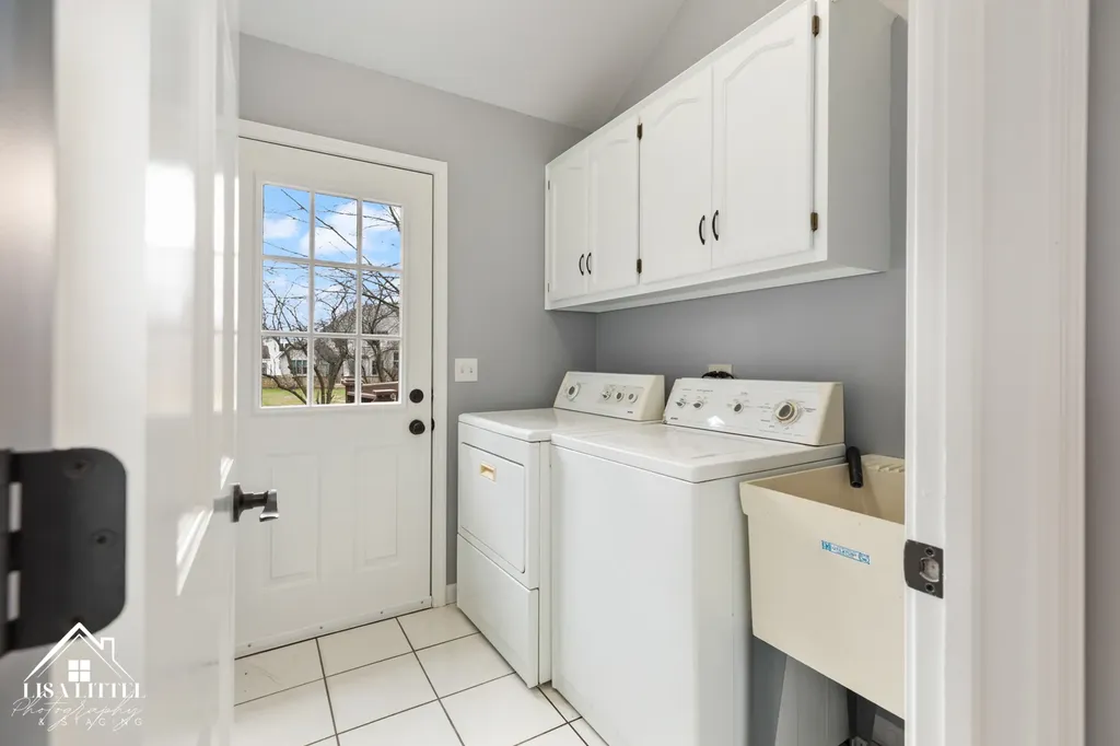 1523 Greenlake Drive Aurora IL 60502