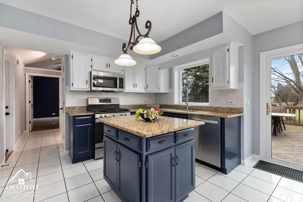 1523 Greenlake Drive Aurora IL 60502