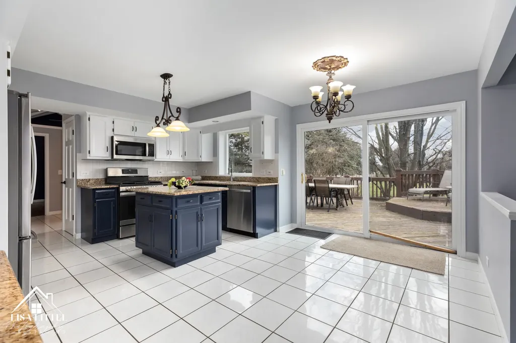 1523 Greenlake Drive Aurora IL 60502