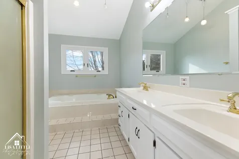 1523 Greenlake Drive Aurora IL 60502