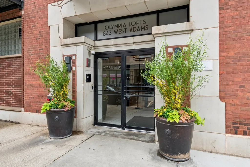 843 West Adams Street Chicago IL 60607