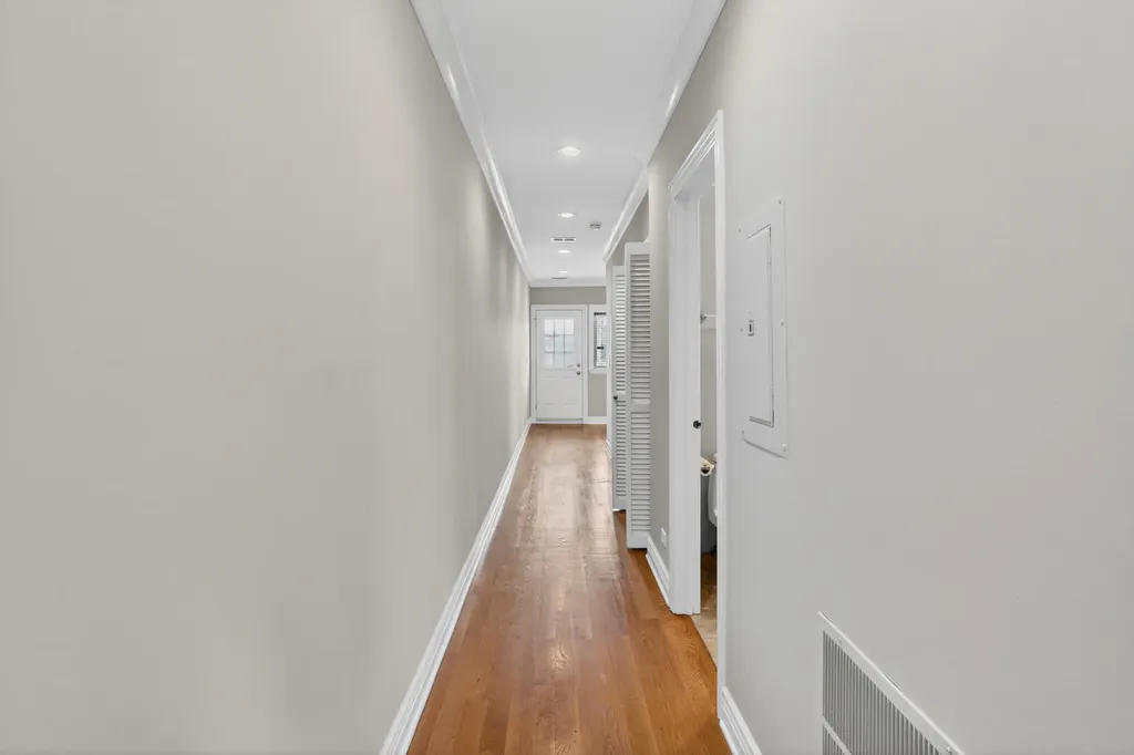 6424 North Albany Avenue Chicago IL 60645