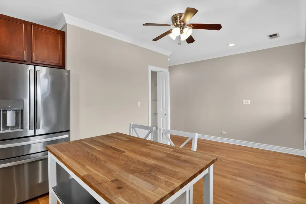 6424 North Albany Avenue Chicago IL 60645