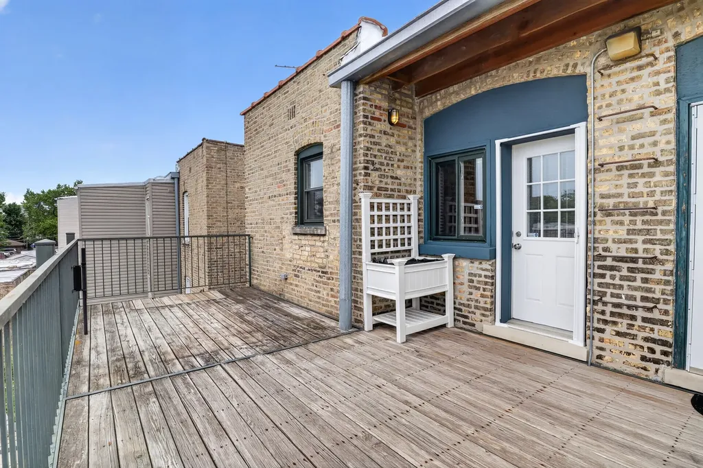 6424 North Albany Avenue Chicago IL 60645