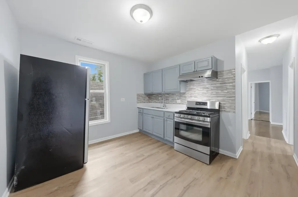 6739 South Laflin Street Chicago IL 60636