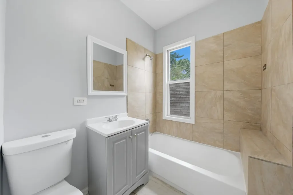 6739 South Laflin Street Chicago IL 60636