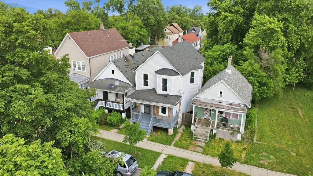 6739 South Laflin Street Chicago IL 60636
