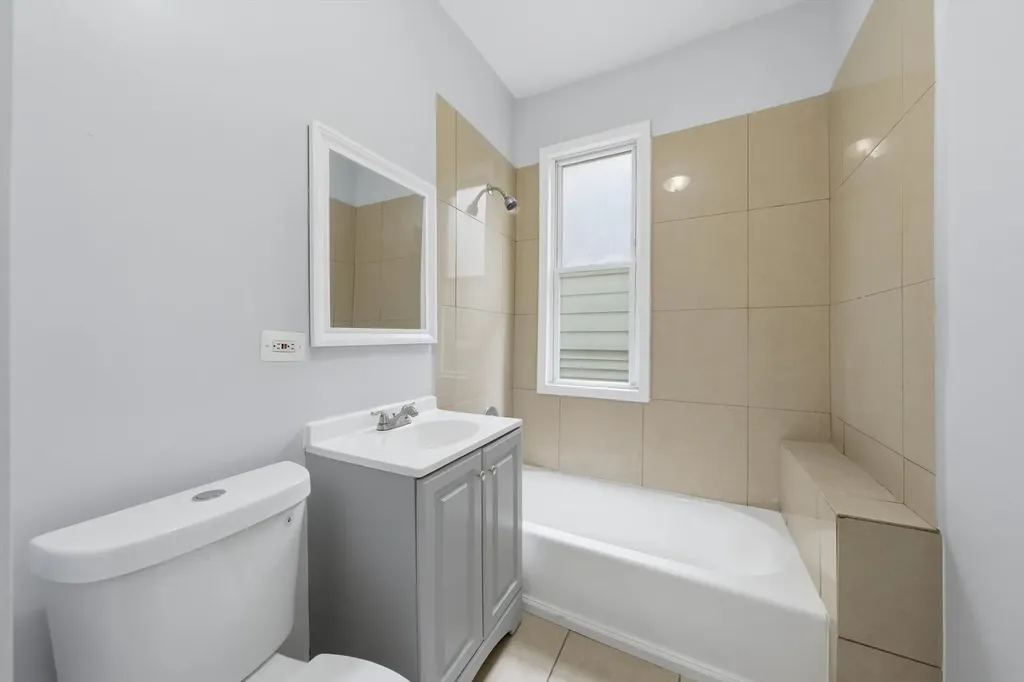 6739 South Laflin Street Chicago IL 60636
