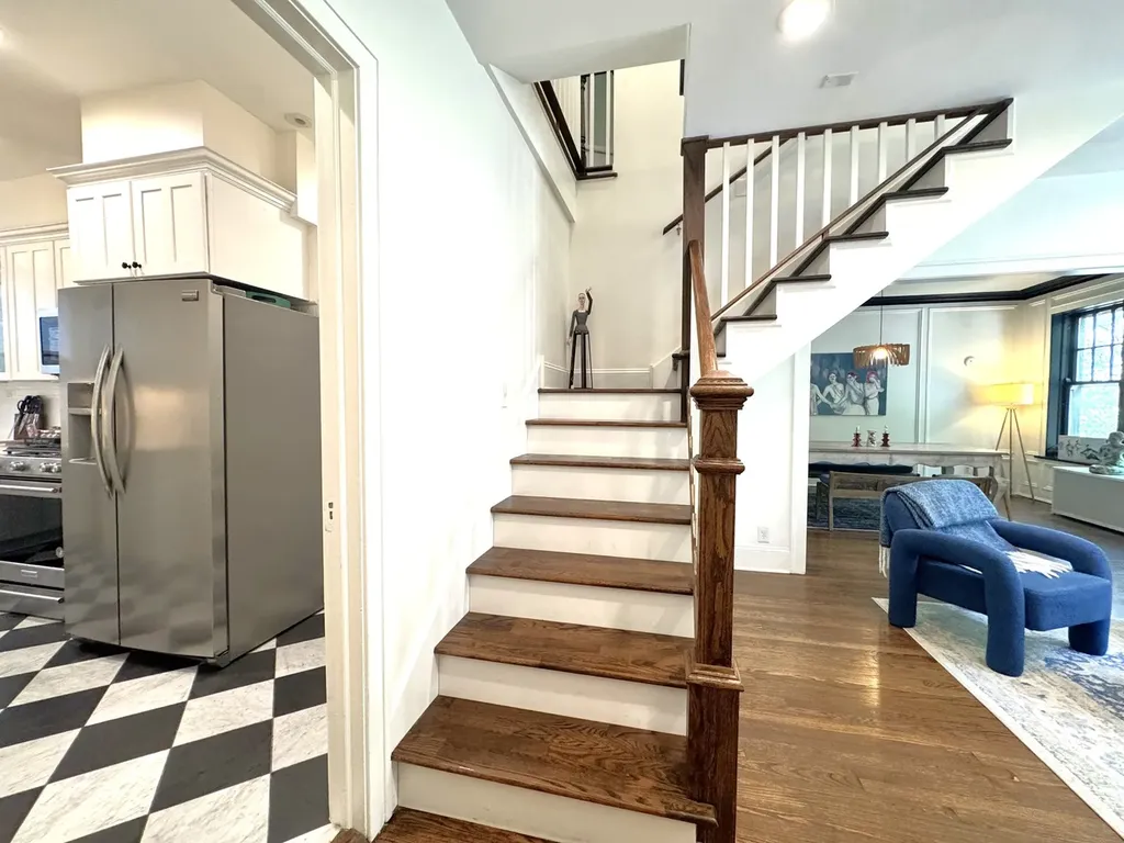 2948 North Pine Grove Avenue Chicago IL 60657