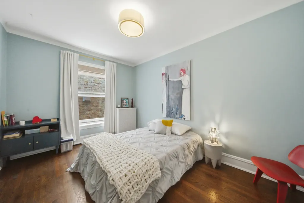 2948 North Pine Grove Avenue Chicago IL 60657