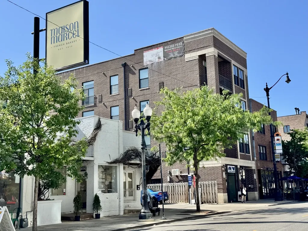 2948 North Pine Grove Avenue Chicago IL 60657