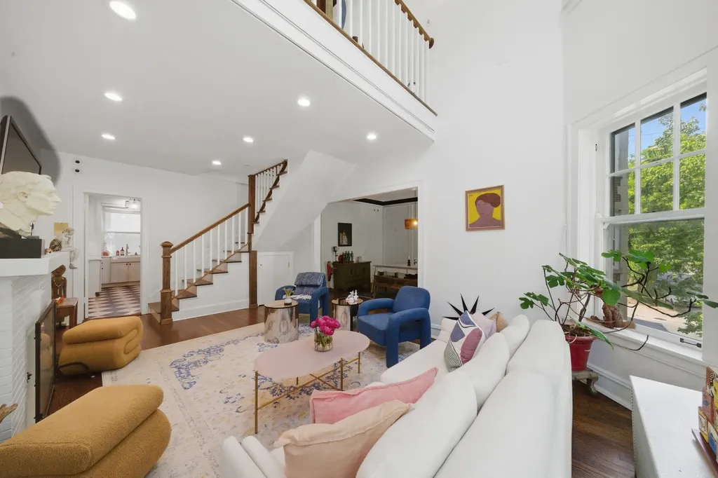 2948 North Pine Grove Avenue Chicago IL 60657