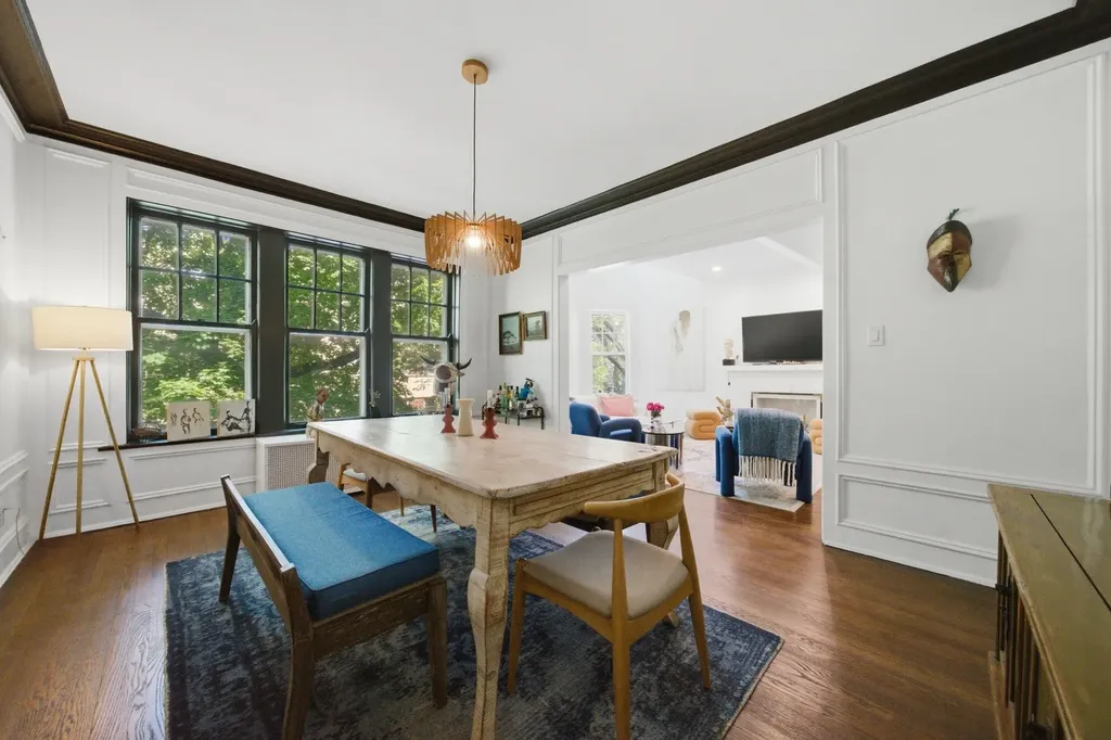 2948 North Pine Grove Avenue Chicago IL 60657