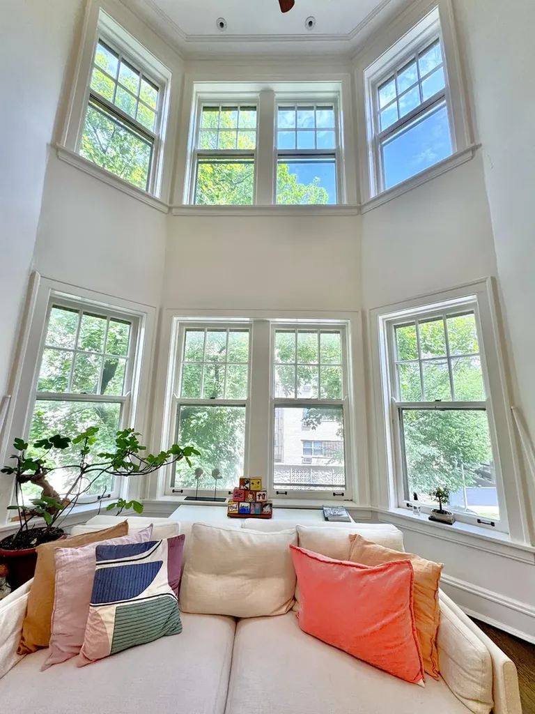 2948 North Pine Grove Avenue Chicago IL 60657