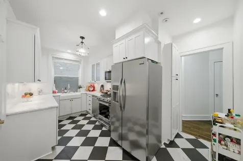 2948 North Pine Grove Avenue Chicago IL 60657
