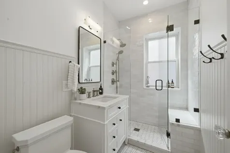 2948 North Pine Grove Avenue Chicago IL 60657