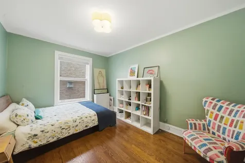 2948 North Pine Grove Avenue Chicago IL 60657