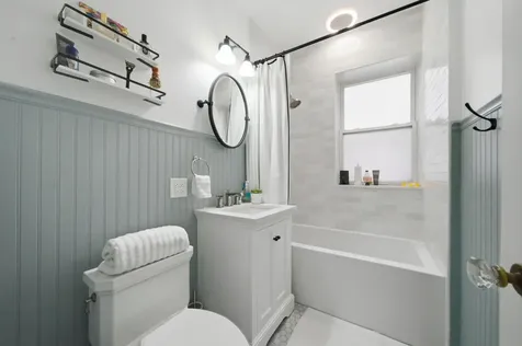 2948 North Pine Grove Avenue Chicago IL 60657