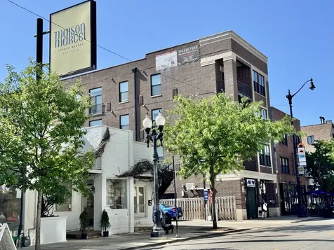 2948 North Pine Grove Avenue Chicago IL 60657