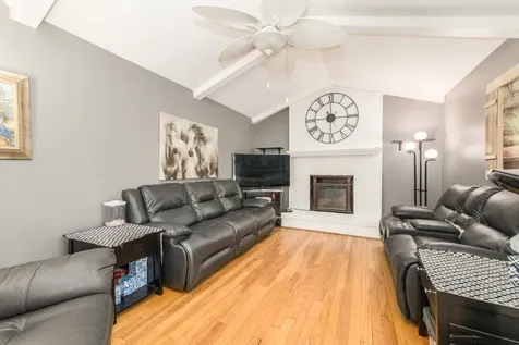 772 Red Oak Drive Bartlett IL 60103