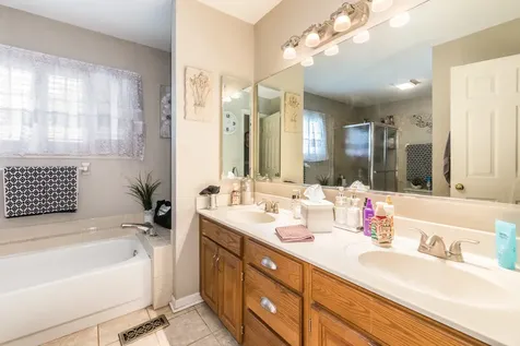 772 Red Oak Drive Bartlett IL 60103
