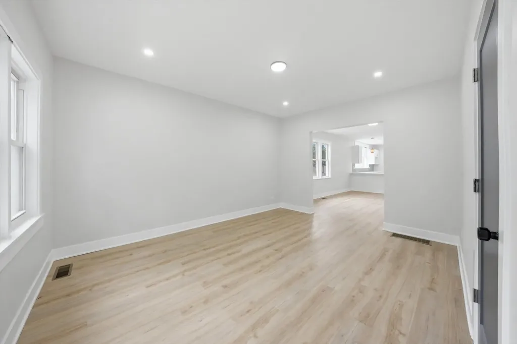 646 West 47th Place Chicago IL 60638