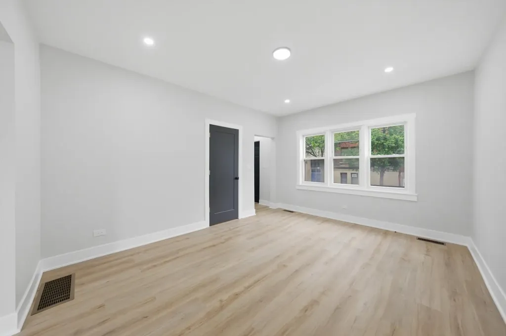 646 West 47th Place Chicago IL 60638