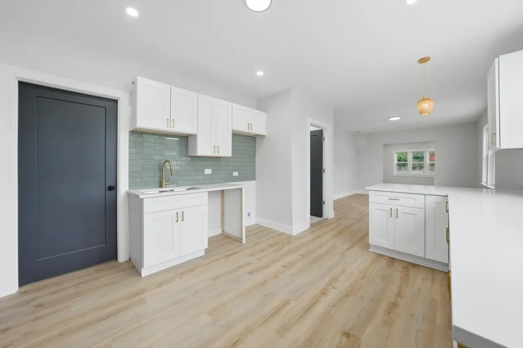 646 West 47th Place Chicago IL 60638