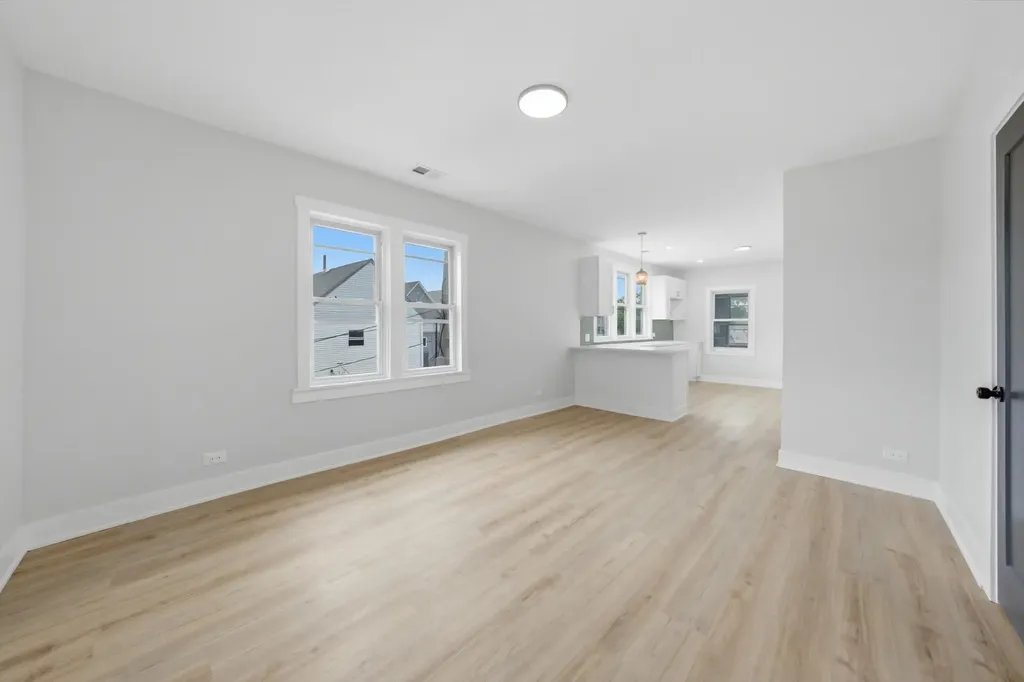 646 West 47th Place Chicago IL 60638