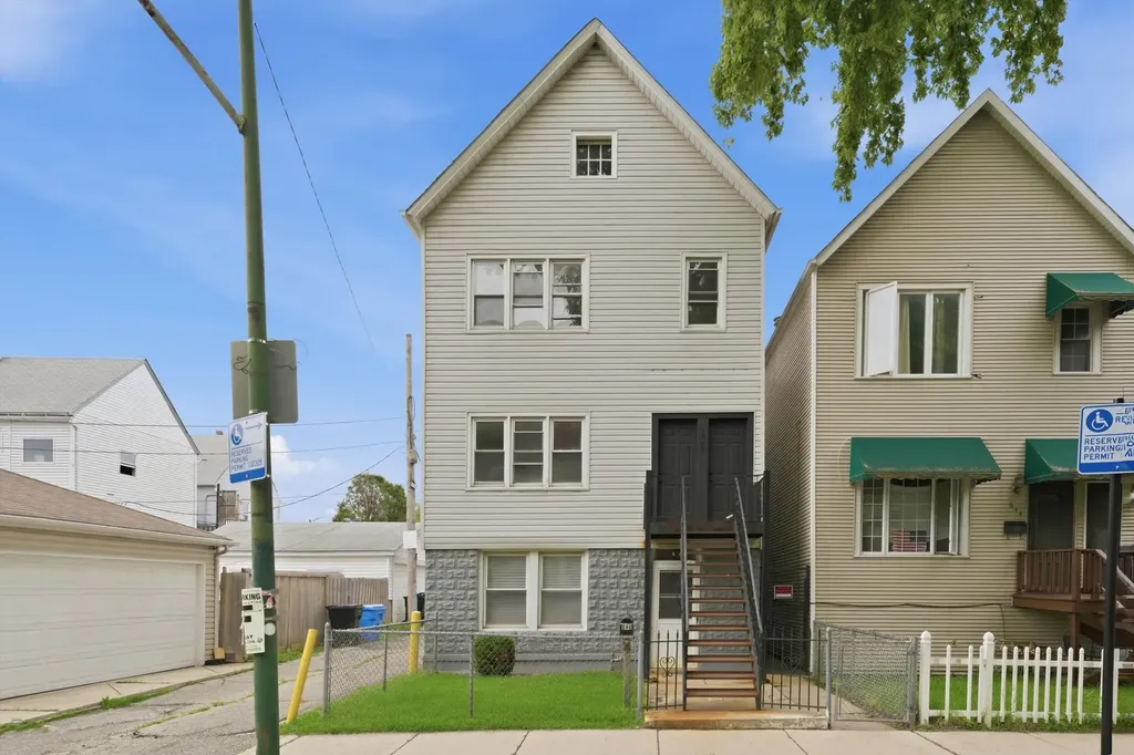 646 West 47th Place Chicago IL 60638