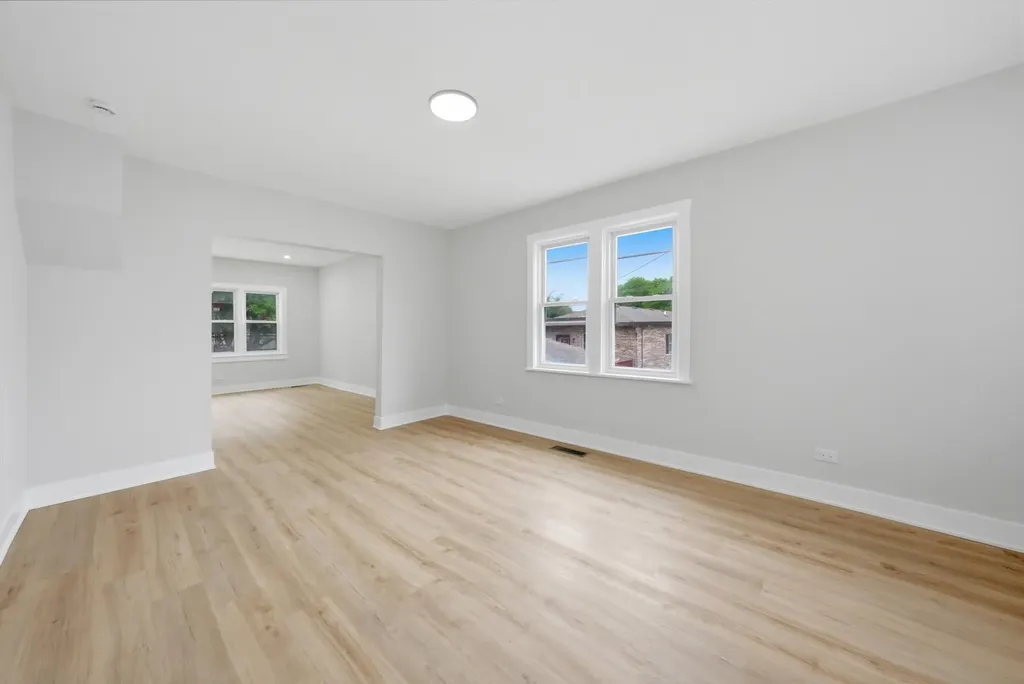 646 West 47th Place Chicago IL 60638